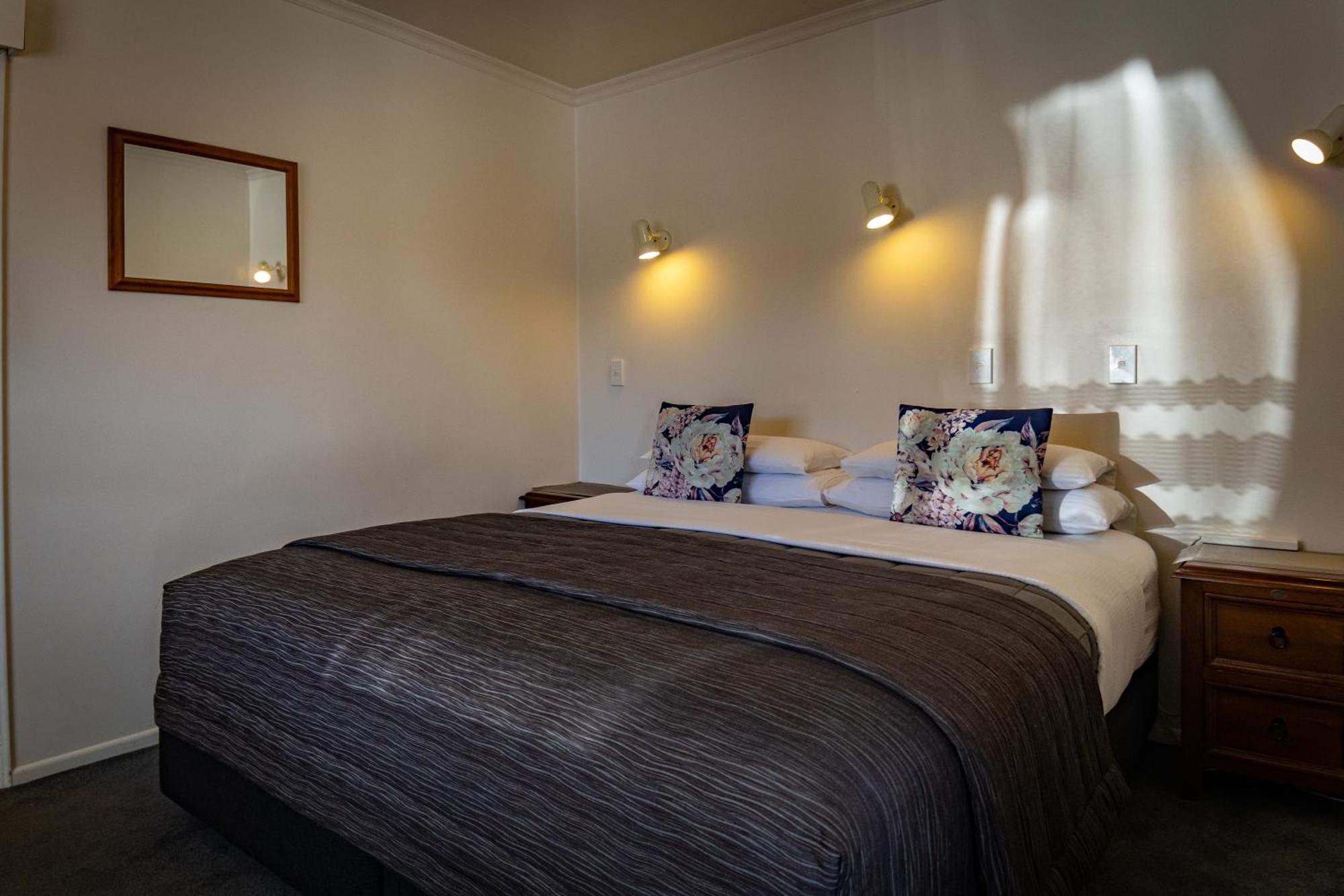 Amber Court Motel Te Anau Eksteriør billede